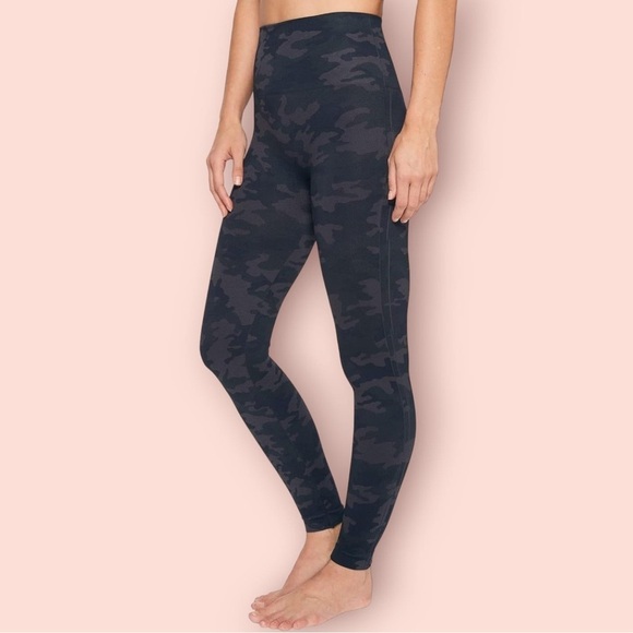 SPANX Look At Me Now Seamless Compression Double Layer Waist Camo Leggings, Med - Picture 7 of 7